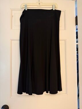 Effortless Black Midi Skirt